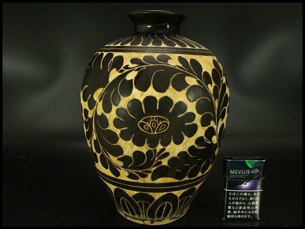 【銀閣】中国美術 黒釉 刻 纏枝蓮花紋 瓶 高29cm 旧家蔵出(LC125)