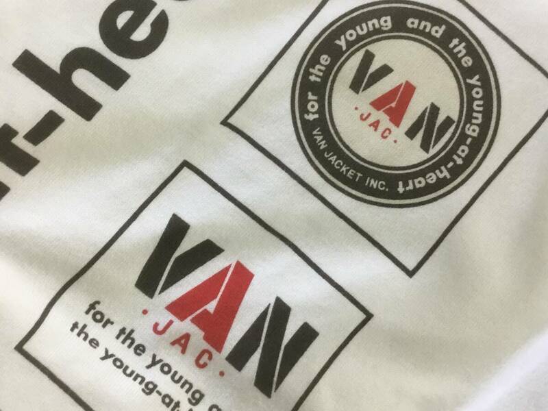 デッドストックアイテム VAN JAC ヴァンヂャケット バックロゴTシャツ サイズは希少なLLです。VAN JACKET INC. / 丸VANロゴ アーチロゴ