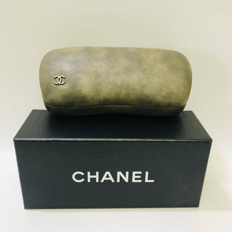 c314 未使用 保管品【シャネル】 CHANEL サングラスケース ココマーク マトラッセ グレー アイウェア 眼鏡 メガネケース メンズ レディース