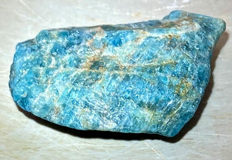 マダガスカル産天然ネオンブルーアパタイト原石25.38g激レア石^ ^