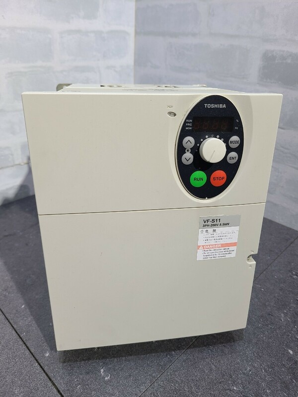 【中古動作品】管1B257 TOSHIBA TRANSISTOR INVERTER VFS11-2055PM-AN(R5) インバーター 3PH-200V-5.5Kw 