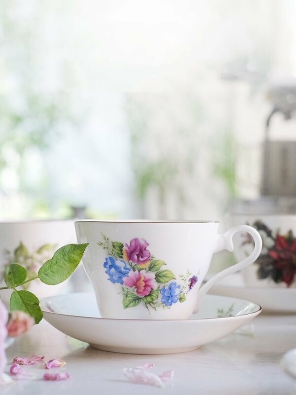 Aynsley エインズレイ　イギリス　誕生月カップ　カップ＆ソーサー　洋食器　茶器　花柄　お祝い　プレゼント　4月