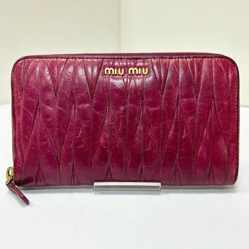 ★miu miu ミュウミュウ マテラッセ 長財布★ ラウンドジップ　レザー　ゴールド金具　ワインレッド 【USED】0529