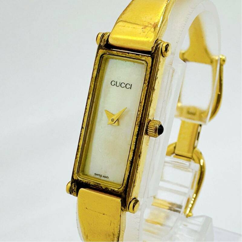 0508c グッチ GUCCI 1500L レディース 腕時計 クォーツ 電池式 QZ シェル文字盤 ゴールドカラー バングルウォッチ