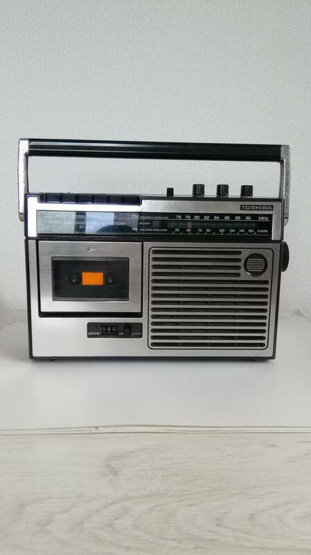 240528　TOSHIBA ラジオカセット RT-3100　ラジオ作動確認済み、National ラジオ　R-299　作動未確認　　訳ありジャンク品
