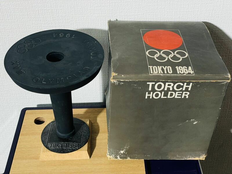 美品　東京オリンピック トーチホルダー TORCH HOLDER 元箱付き 1964年 聖火リレー 　柳宗理　おまけ→台座・プレート　当時もの