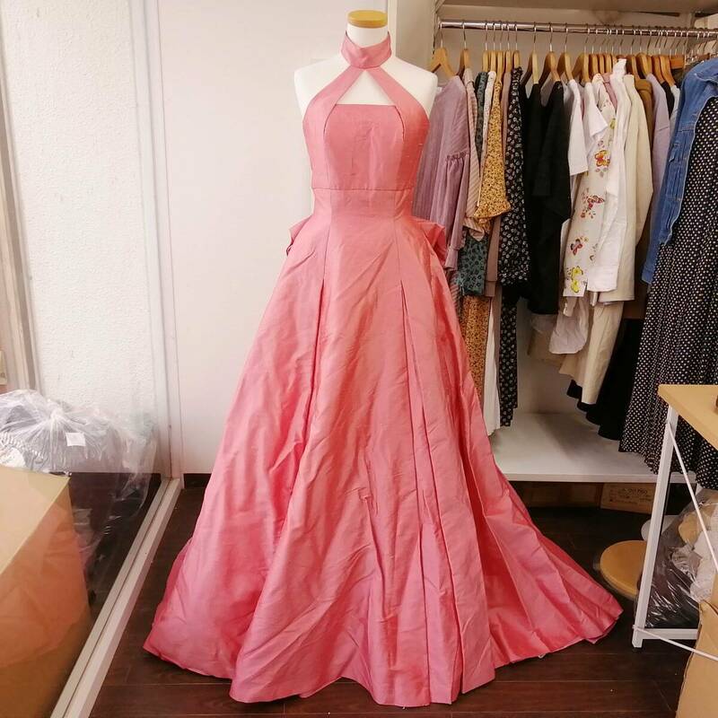 ドレス カラードレス コーラルピンク サイズ7T チョーカー風フォルターネック♪ 発表会 舞台衣装にも。240503ari⑧