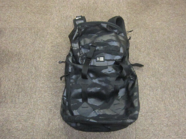 NEW ERA　ニューエラ　迷彩柄リュックサック　黒　鞄　バックパック　デイパック　スポーツバッグ　05189