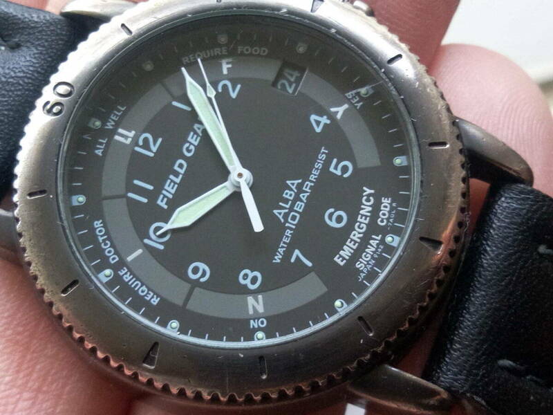 アルバフィールドギア　ミリタリー　メンズ腕時計　ｙ142　SEIKO ALBA FIELD GEAR 日本製アウトドア キャンプ EMERGENCY SIGNAL CODE