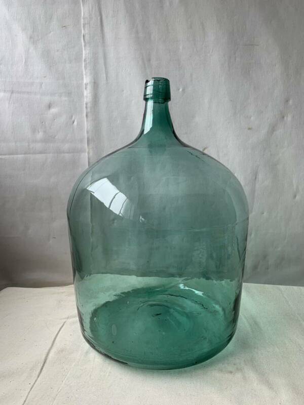 気泡入り色ガラスのデミジョンボトル 花瓶花器硝子アンティークビンテージ古道具コレクションインテリアディスプレイ雑貨飾りオブジェ什器