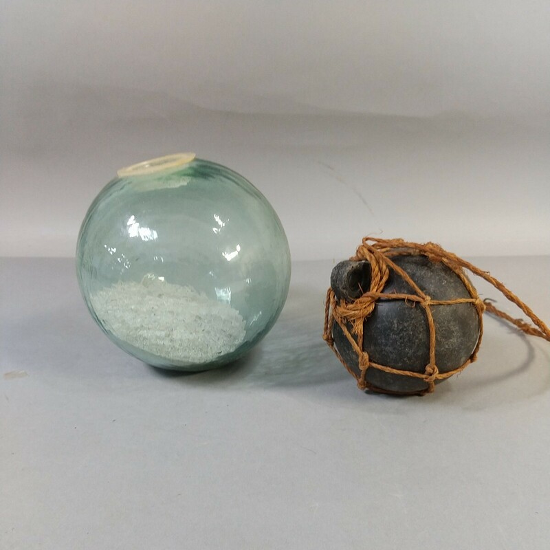 9869■同梱NG ガラス球　ガラス玉　浮き球　漁具　レトロ　飾り 直径約13㎝ プラスチック浮き玉 直径約9㎝ まとめて2点