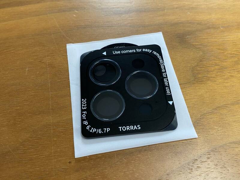 【1円オークション】 TORRAS iPhone 15 Pro 用 カメラフィルム 強化ガラス 黒縁取り TS01B002016