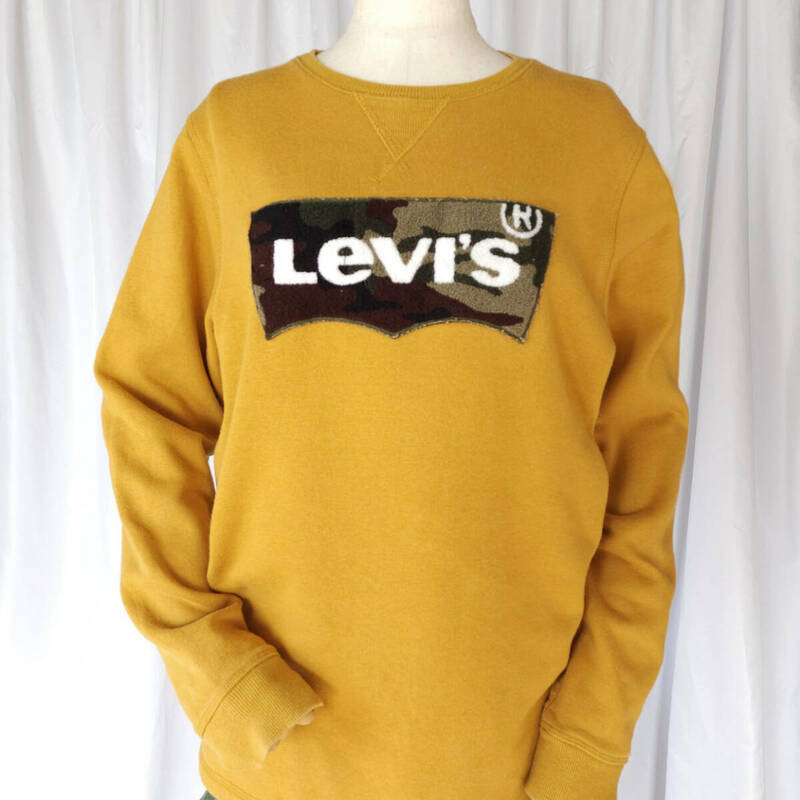 MVwrr/Sサイズ/Levi's リーバイス スウェットシャツ マスタードイエロー系 USED 古着 トレーナー ロゴ ワッペン 裏起毛
