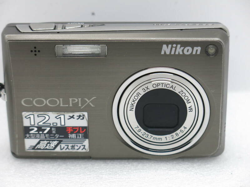 NiKon COOLPIX S700 デジタルカメラ　NIKKOR 3x OPTICAL ZOOM VR 7.9-23.7mm 1:2.8-5.4 【ANO061】