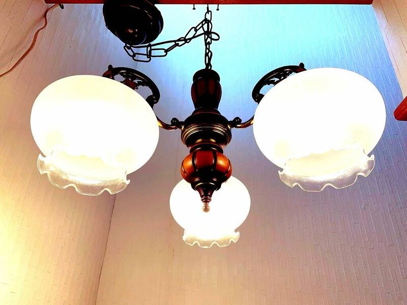 ●ペンダントライト　３灯　天井照明　アンティーク　昭和レトロ　倉庫整理品　未使用品 汚れ、キズ等あり 