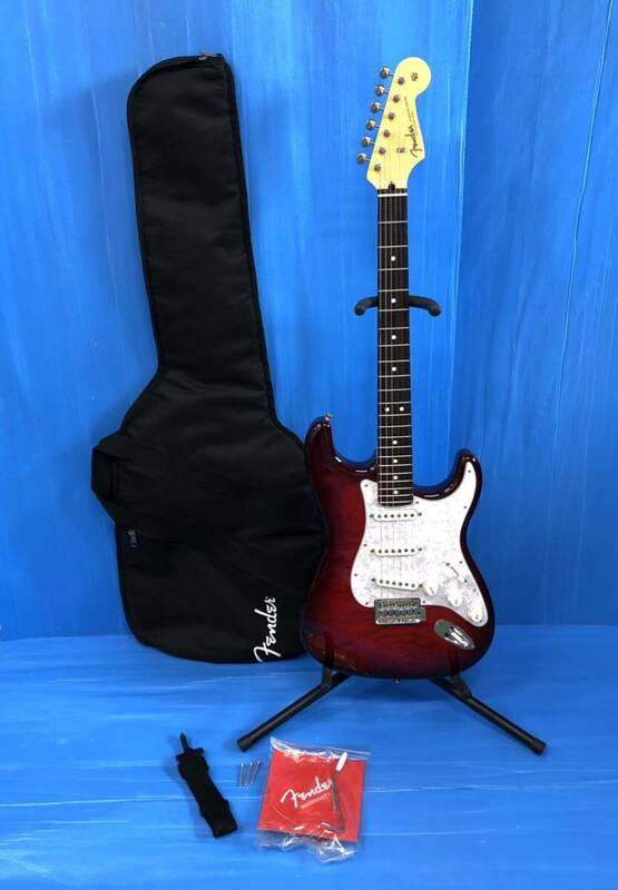 △ Fender フェンダー Stratocaster ストラトキャスター 75周年モデル エレキギター 6弦 弦楽器 日本製 専用ソフトケース付 現状品 S142-1