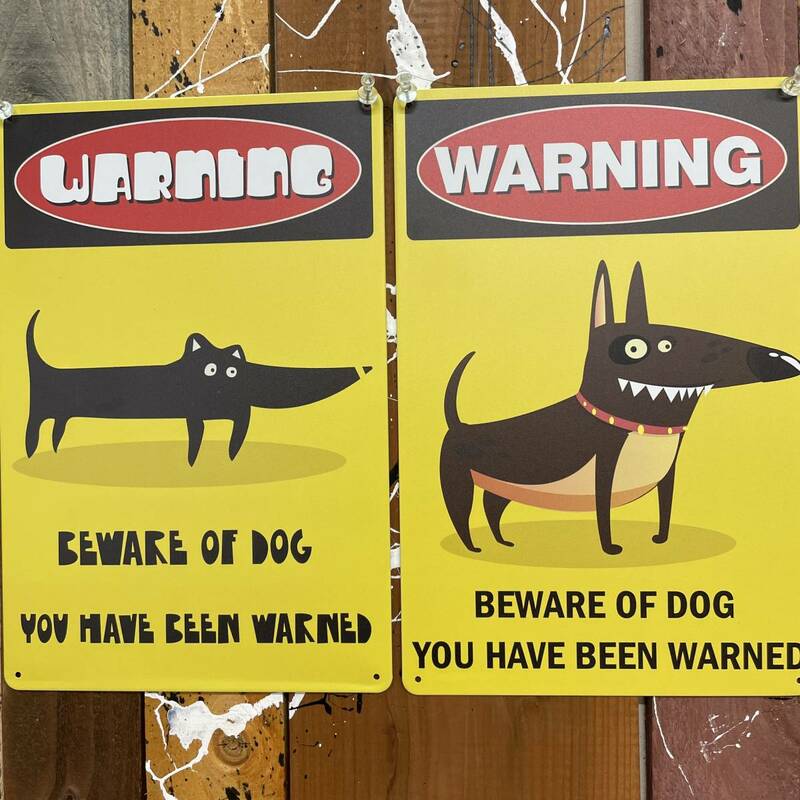 2枚 新品 壁掛けプレート BEWARE OF DOG 猛犬注意 犬に注意 かわいい警告版 防犯対策 危険 番犬 狂犬 いぬ イヌ 金属パネル ブリキ看板