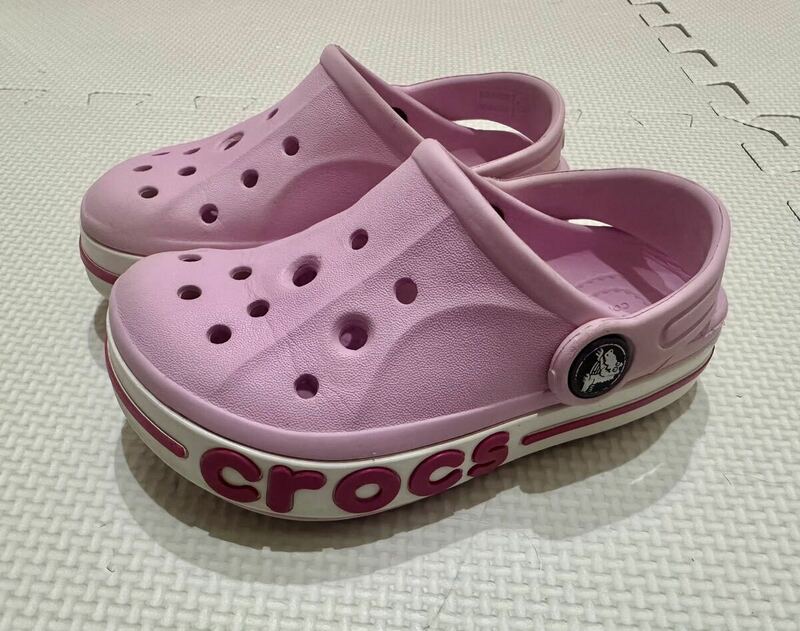 正規品クロックス サンダル C8 15.5cm CROCS ピンク 正規ジビッツ付 クマ 靴 