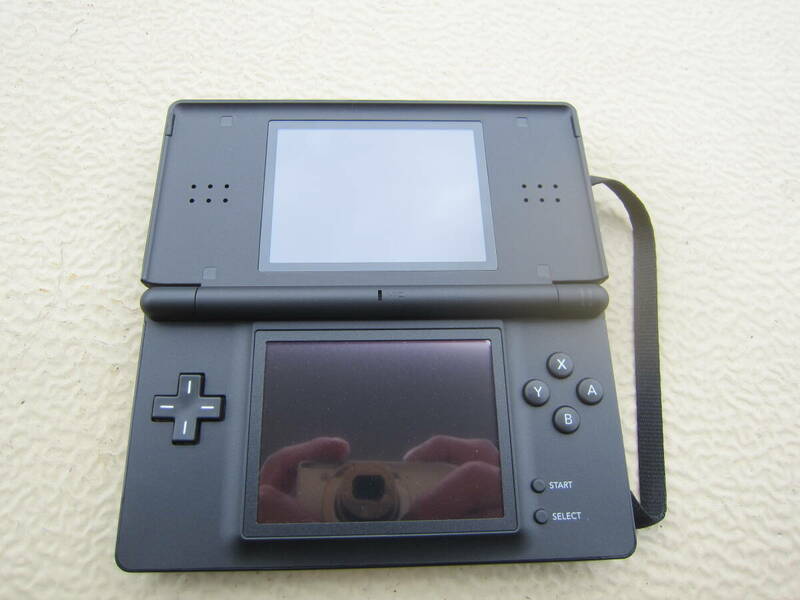 SATU443　任天堂　黒　DS　Lite　ライト　USG-001　送料370円　ニンテンドー　本体のみ　NINTENDO DS Lite 動作未確認　