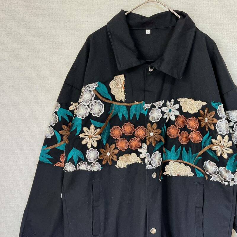 デザインシャツ ジャケット 花柄刺繍 和柄 黒 ブラック スナップボタン M 古着 羽織 