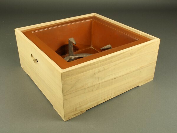 【宇】1975 秀峰堂謹製 特製本桐 置炉 銅製落とし 紙箱 茶道具