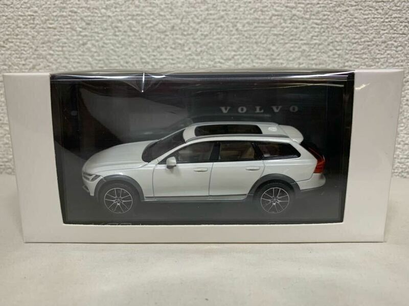 ◆新品！VOLVO特注1/43 ボルボ V90 CROSS COUNTRY / V90 クロス カントリー　ホワイト / グレー