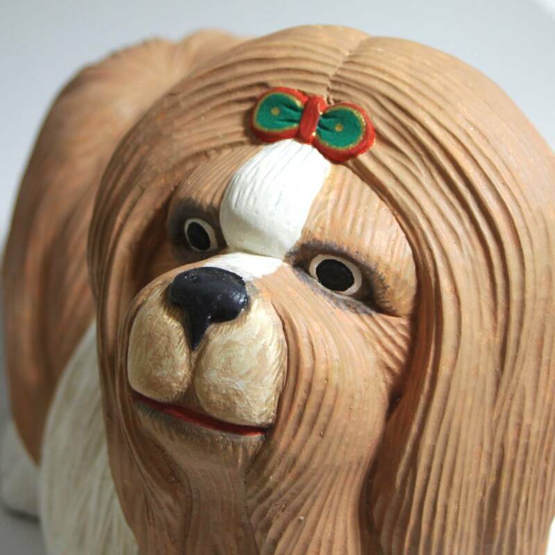 彩］ 木彫り犬　シーズー犬　愛犬　木彫彩色　一木造り　獅子　高さ約：30.5ｃｍ 　重さ約：4.4キロ