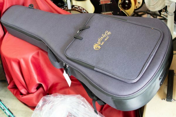 MARTIN GIG BAG　マーチン ロゴ入り専用GIGケース　12B0023　　マーティン　アコギ　ギターケース　　D-28 D-45などのDモデル　GPサイズ