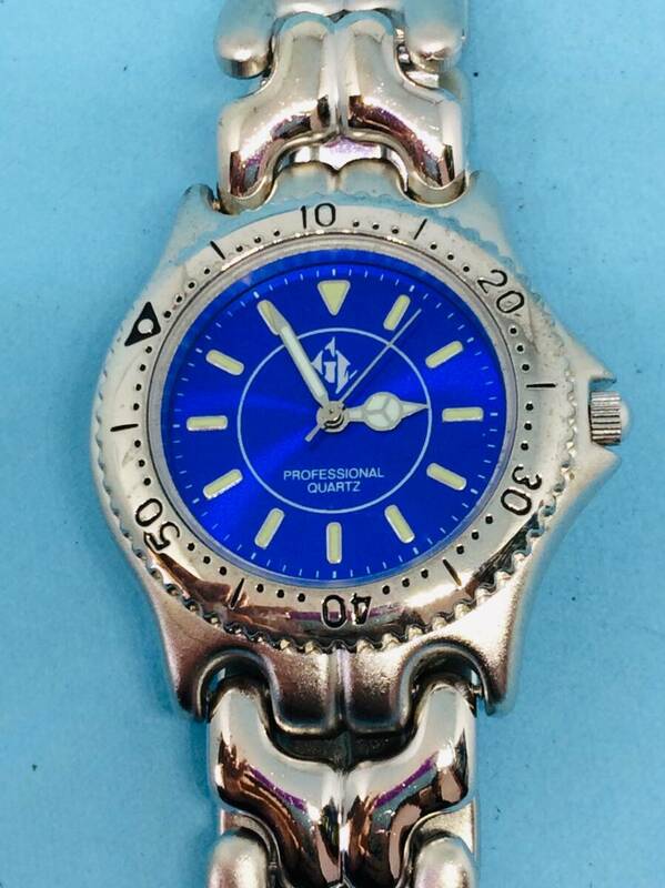(G04)大人の時計(*'▽')プロフェッショナル・ダイバーズタイプ（電池交換済）シルバーメンズ腕時計USED（送料全国一律185円）素敵な時計。