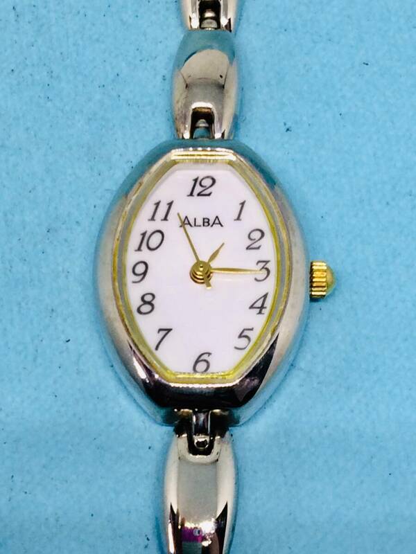 (G21)トノー型の(*'▽')セイコーアルバ・V401（電池交換済み）シルバー・レディス腕時計USED（送料全国一律185円）素敵な時計です。