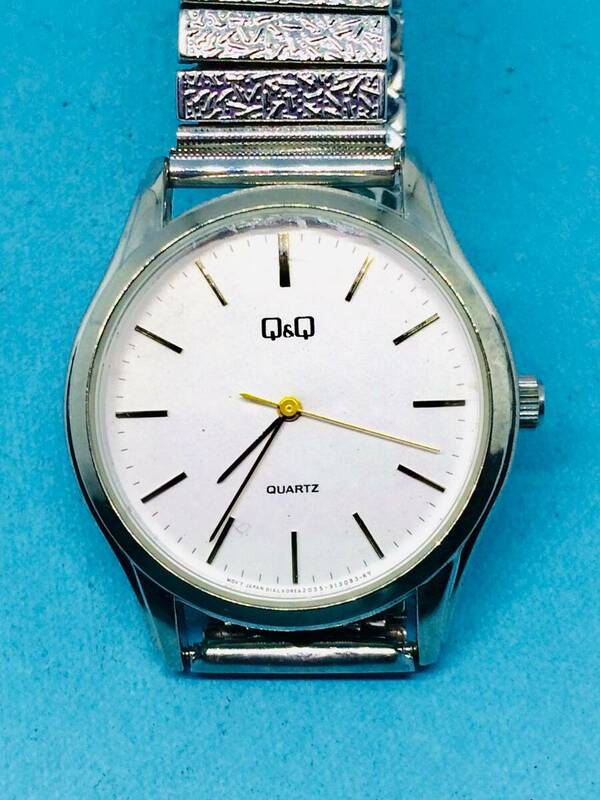 (G34)日常使いに(*'▽')・シチズンQQ（電池交換済み）シルバー・メンズ腕時計USED（送料全国一律185円）素敵な時計です。