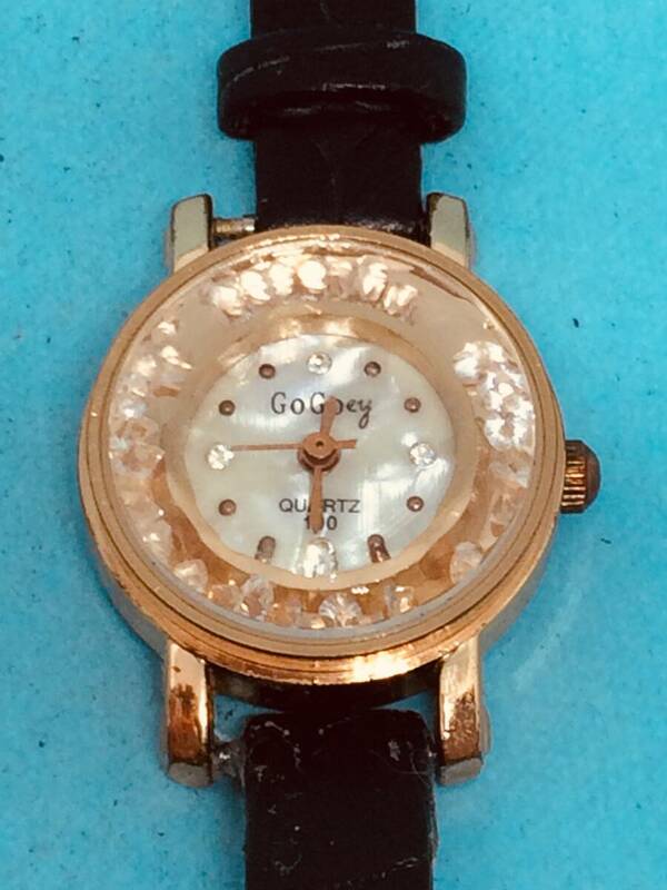 (G58)シェル文字盤(*'▽')・GOGOEY（電池交換済み）ピンクゴールド・レディス腕時計USED（送料全国一律185円）洒落た時計です。