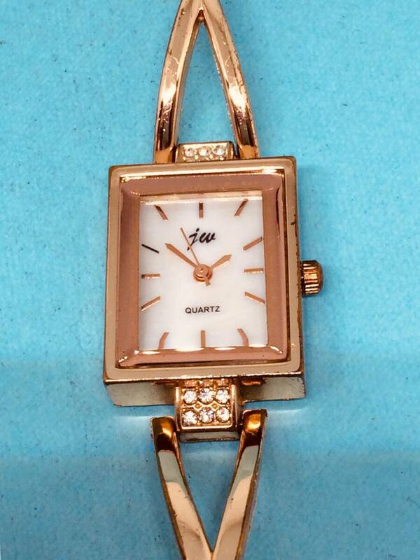 (G59)シェル文字盤(*'▽')・FW（電池交換済み）ピンクゴールド・レディス腕時計USED（送料全国一律185円）洒落た時計です。