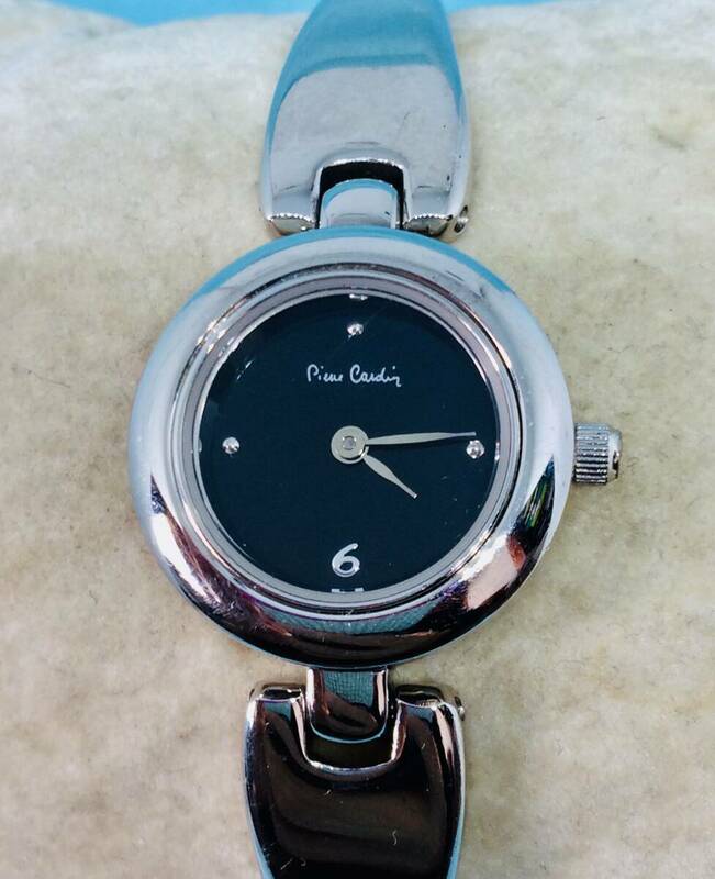 (G16)人気の(*'▽')ピエール・カルダン（電池交換済み）シルバー・レディス・ブレスウォッチUSED（送料全国一律185円）しゃれた時計です。