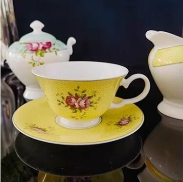Aynsley エインズレイ　イギリス　洋食器　茶器　ティーカップ＆ソーサー　花柄　2点セット　お祝い　プレゼント　Bタイプ　zk3058