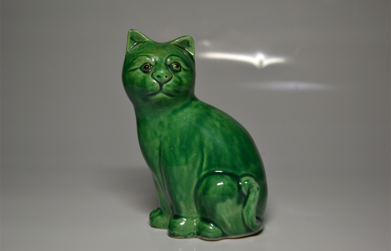 中国美術　景徳鎮　緑釉　猫　置物　