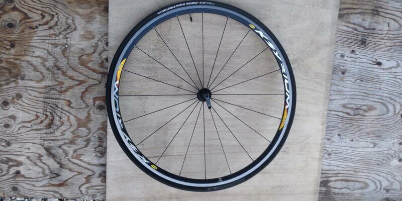 中古　MAVIC マヴィック KSYRIUM EQUIPEキシリウム チーム リムブレーキ クリンチャー前輪　タイヤ700x23c 