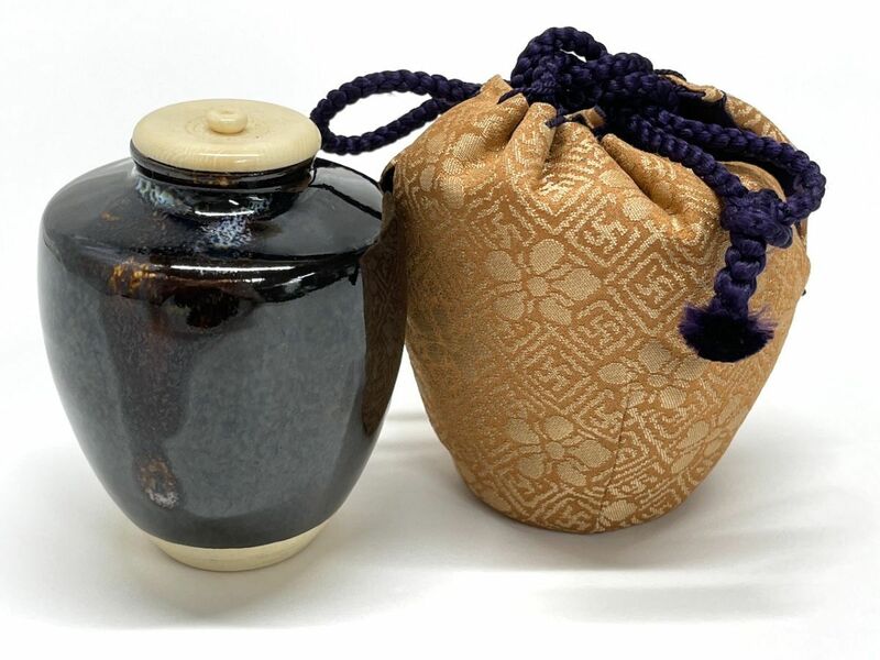 【F049】茶道具 高級茶入れ 肩衝茶入 蓋/袋付き 陶器 焼物 煎茶 藤種緞子 b