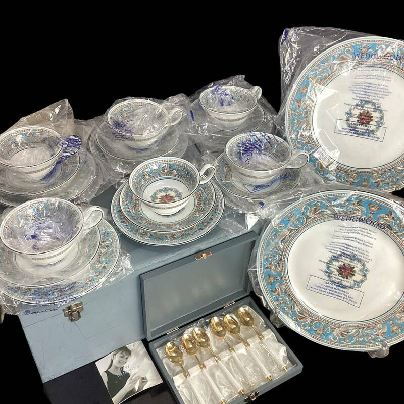 定価20万円 ★新品★ ウェッジウッド フロレンティーン カップ&ソーサー トリオ プレート 6セット 6客 WEDGWOOD 木箱 Florentine 未使用