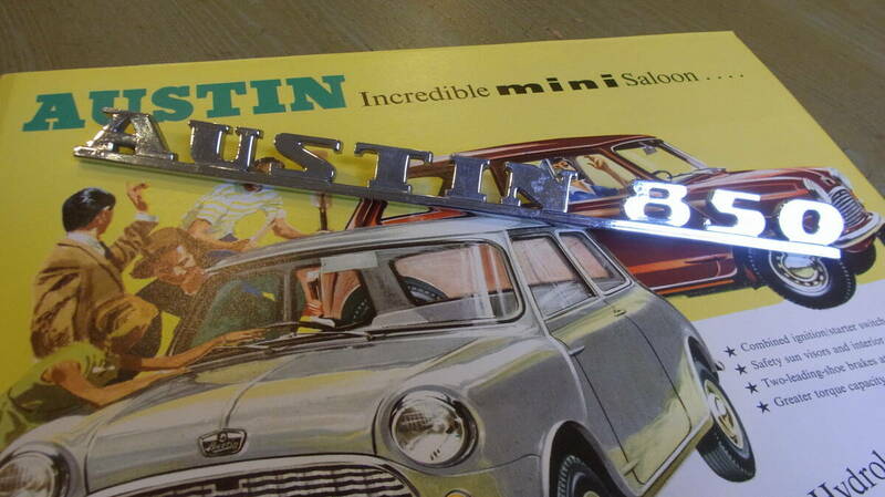 BMC MINI AUSTIN　850　REAR EMBLEM　ADA3730　オースチンミニMKI　リアエンブレム　レア純正　新品