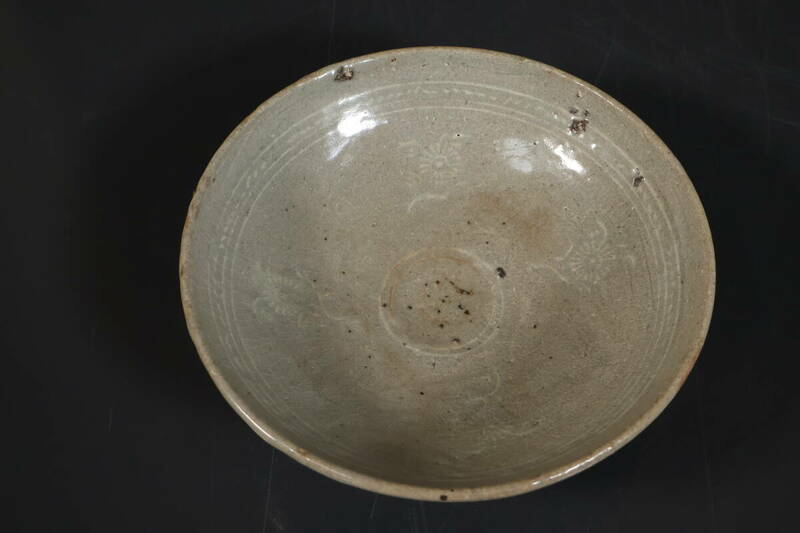 【和】(9392) 　朝鮮古玩　高麗青磁白黒象嵌平茶碗　平鉢　李朝　高麗　古作
