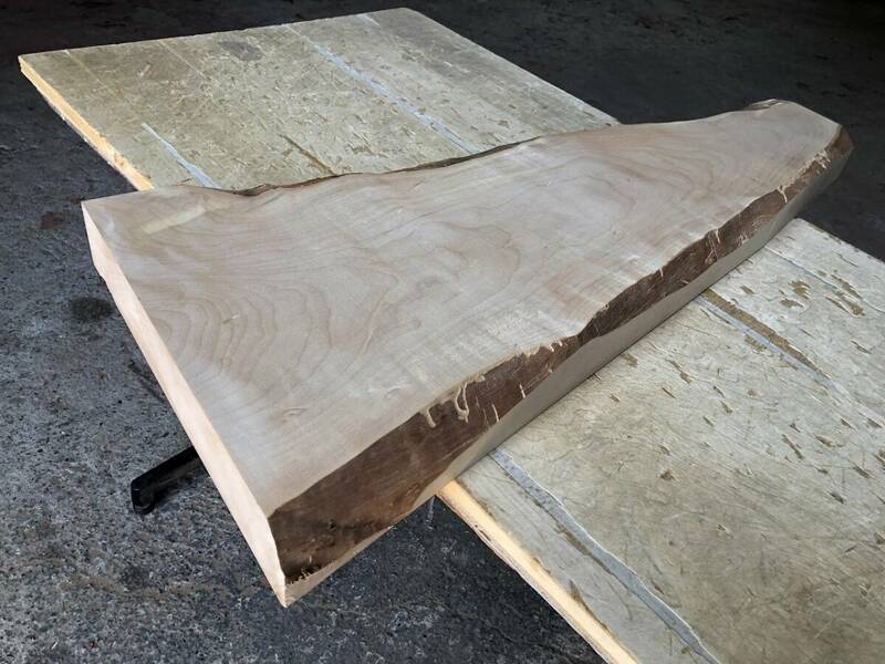 送料無料！【U257C】栃 825×～320×55㎜ トチ 乾燥材 木工 DIY 材木 天然木 無垢材《銘木すずめや》