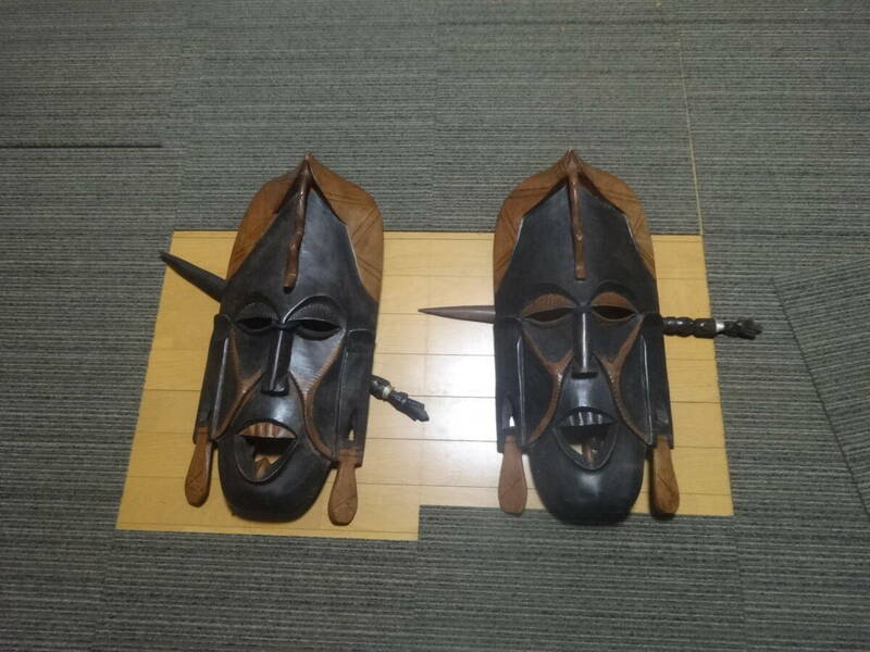 アフリカの「民族仮面」（壁掛け）： 木彫工芸・お面・インテリア・オブジェ・アンティーク・コレクション・美術品