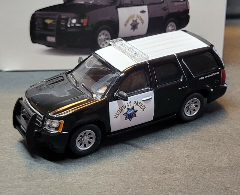 1/64 596model ミニカー シボレー タホ 日本未発売 アメ車 グリーンライトと同サイズ カリフォルニア ハイウェイパトロール 警察 パトカー