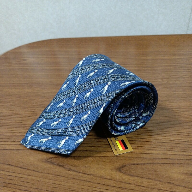 新品未使用　Barbizon　ネクタイ　総柄　ストライプ柄　珍しい犬デザイン　紺ネイビー系　絹シルク１００％　ドイツ　太いネクタイ