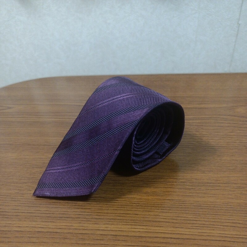 JUNKO SHIMADAジュンコシマダ　ネクタイ　ストライプ柄　レジメンタル柄　紫パープル　日本製　MADE IN JAPAN　絹シルク１００％スリムタイ
