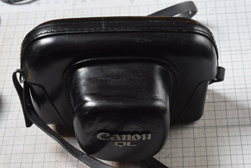 ＃45　古い革製カメラケース　Canonet QL　キャノネット