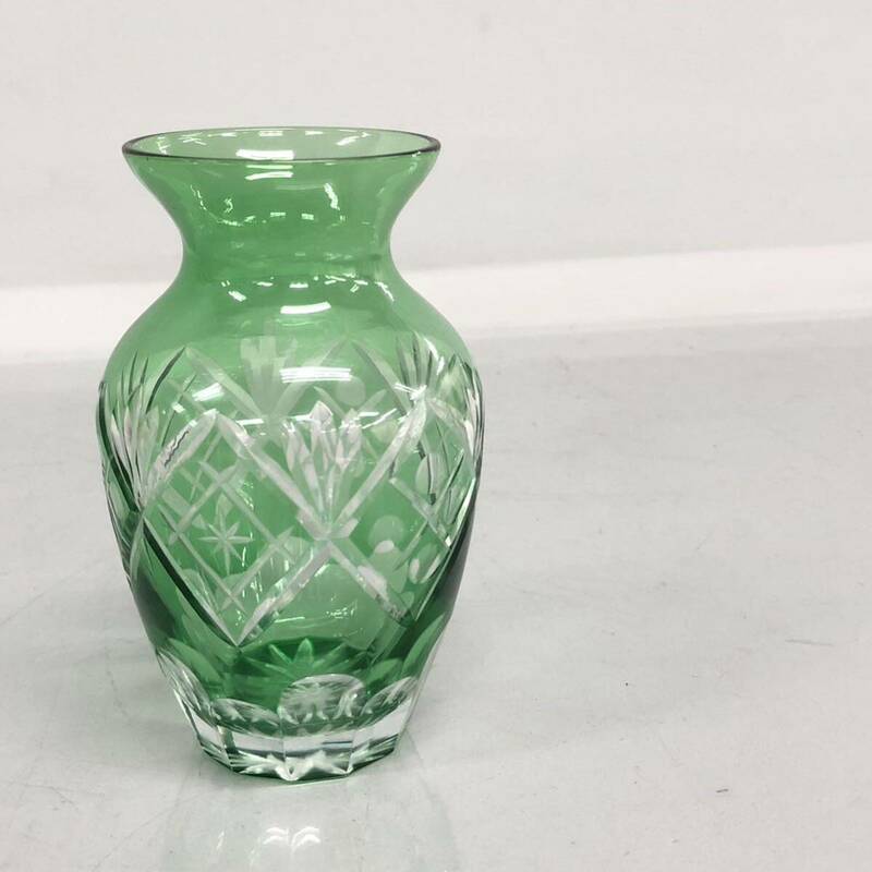 H■ 緑被せ 切子 花瓶 フラワーベース グリーン 緑色 壺型 花器 花入 小型 高さ12cm 緑切子 カットガラス 工芸品 インテリア 保管品 