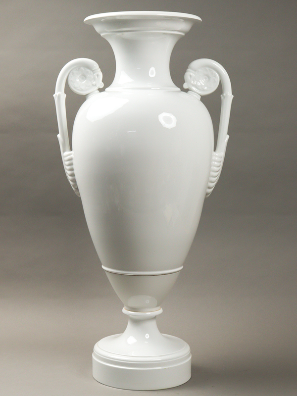 nJTc KPM ベルリン カルル・フリードリッヒ・シンケル White Porcelain ロゼットハンドル花瓶 72cm Scepter Mark