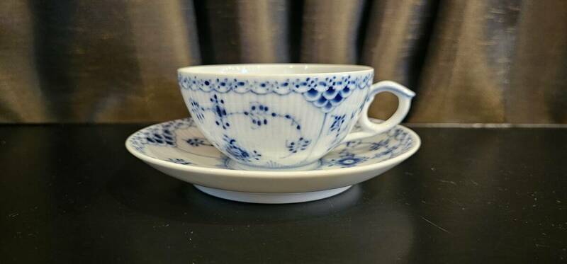 ｈ504ロイヤルコペンハーゲン525-656　カップ＆ソーサー③　Blue Fluted Half Lace Teacup with Saucer